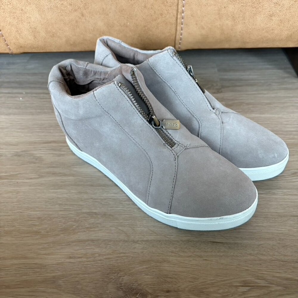 ** Blondo Suede Glenda sneaker booties Tan Front Zip Size 8